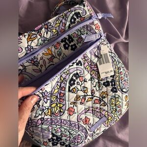 Vera Bradley crossbody with adjustable strap.